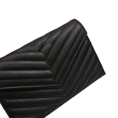 Stylish Envelope Clutch in Leather with Signature Metal Chain